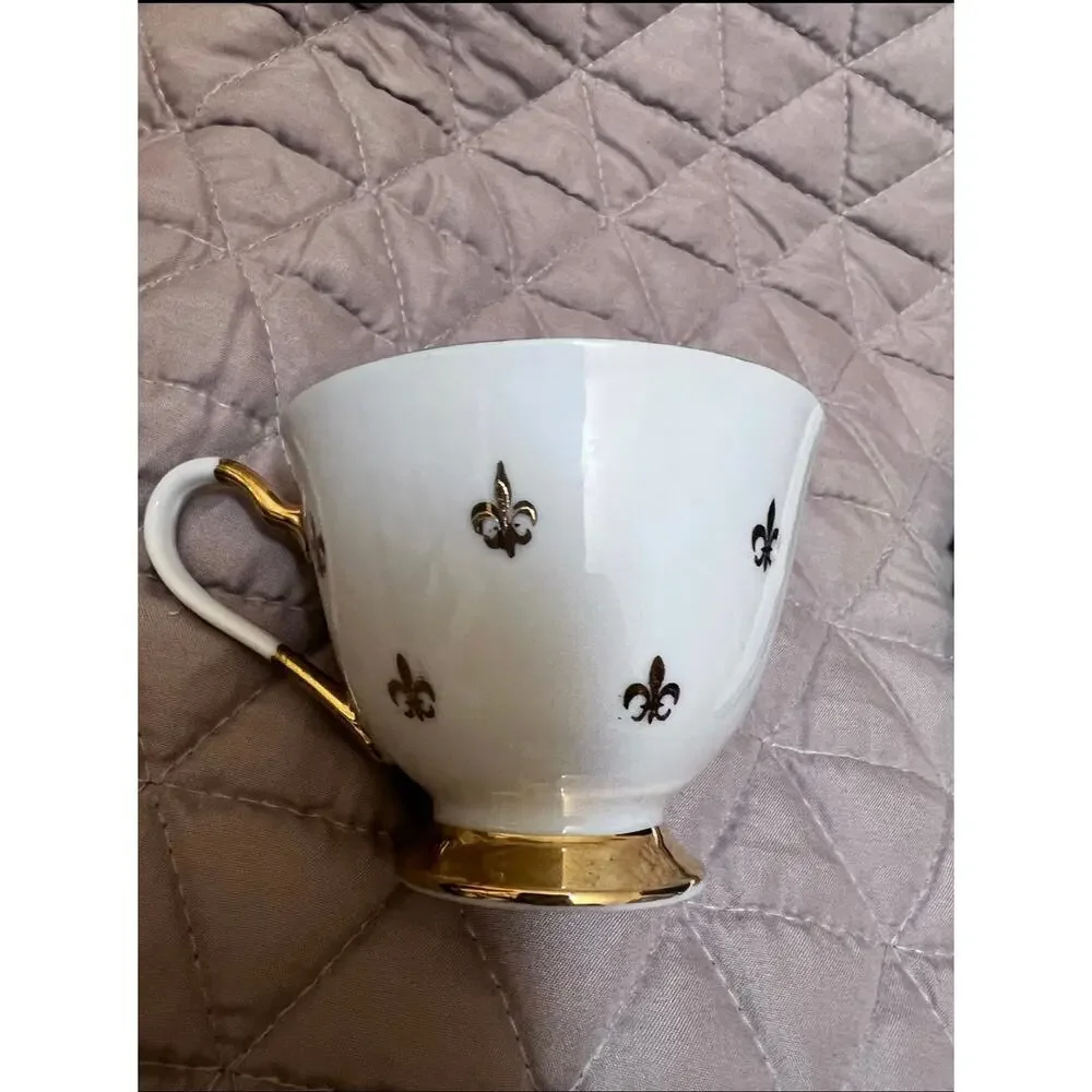 4 pcs. Vintage Fleur De Lis 3512 Gold Tea Cup and Luncheon Plate Set by Lefton.